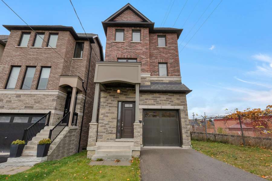 2 Helen AVE, Toronto W03, ON M6N 2B4