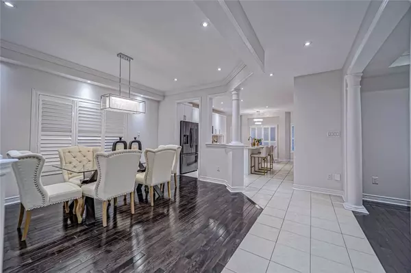 Vaughan, ON L6A 0M3,37 Silk Oak CT