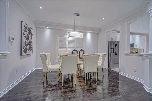 Vaughan, ON L6A 0M3,37 Silk Oak CT