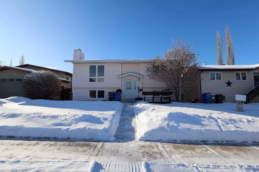 5724 55 ST, Rocky Mountain House, AB T4T 1J7