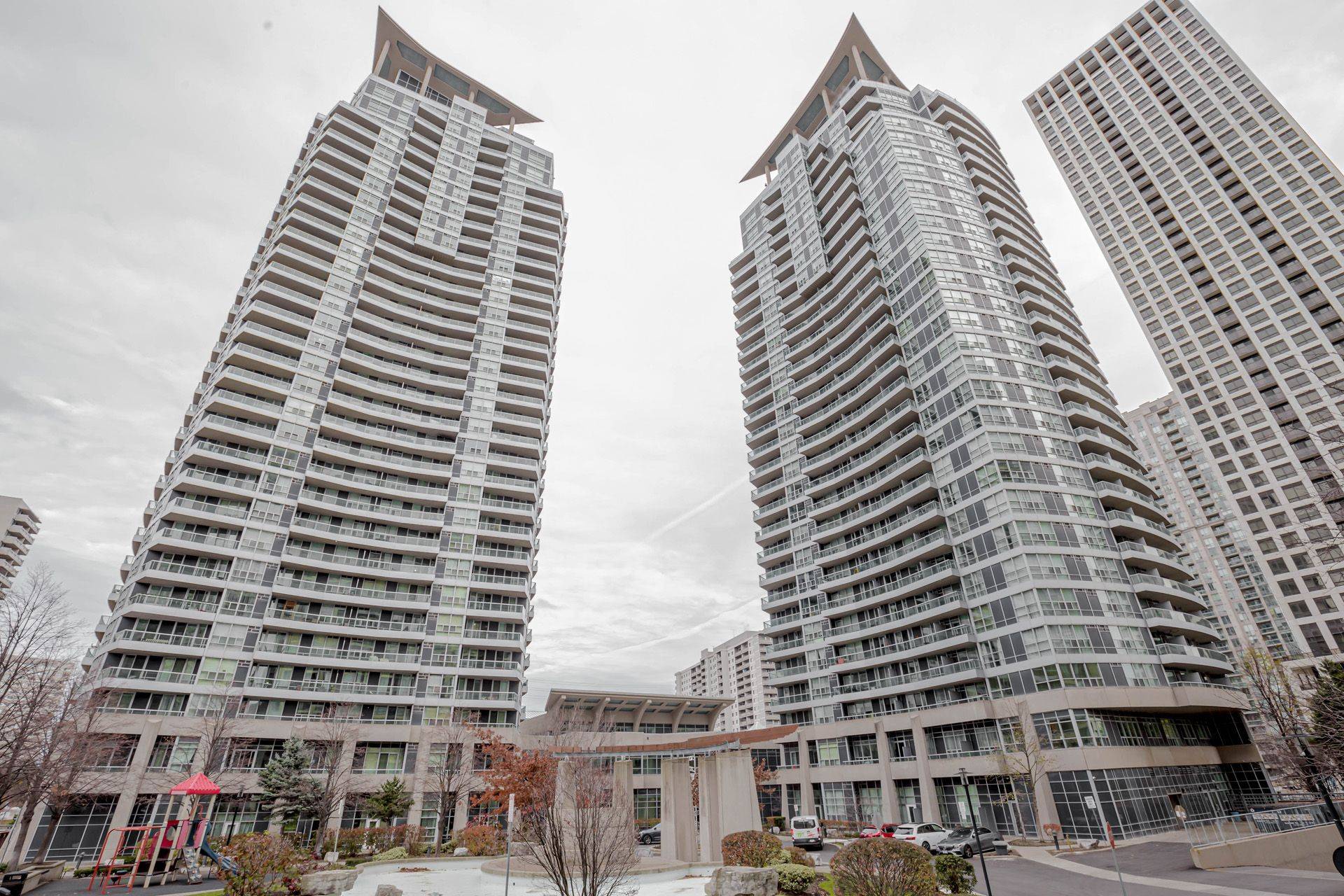 Mississauga, ON L5B 4M1,1 Elm DR #1607