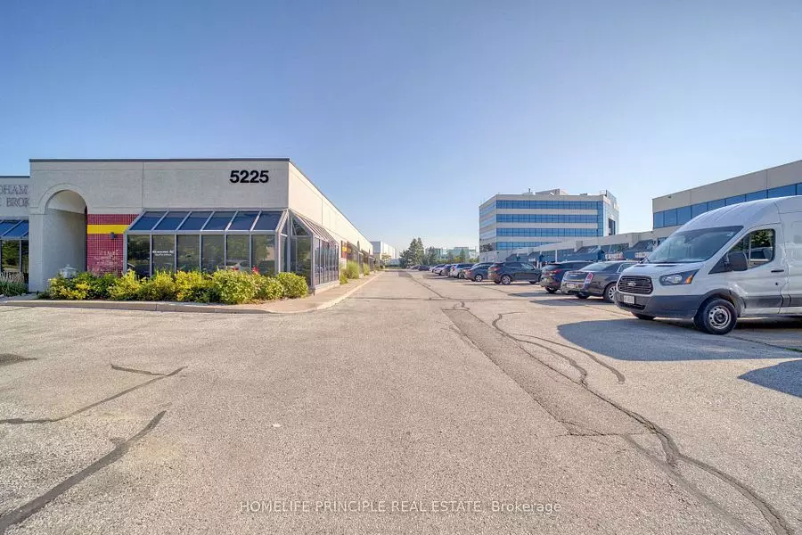 Mississauga, ON L4W 5M1,5225 Orbitor DR #12