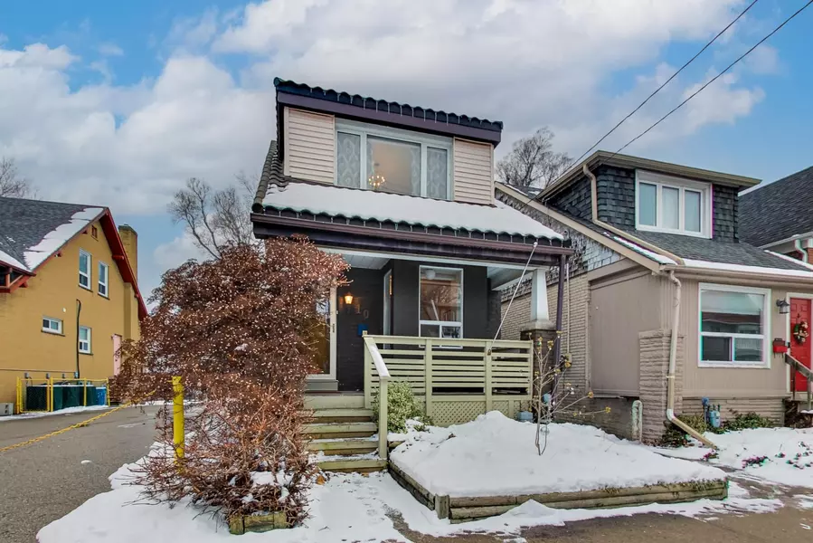 10 Amroth AVE, Toronto E02, ON M4C 4H2