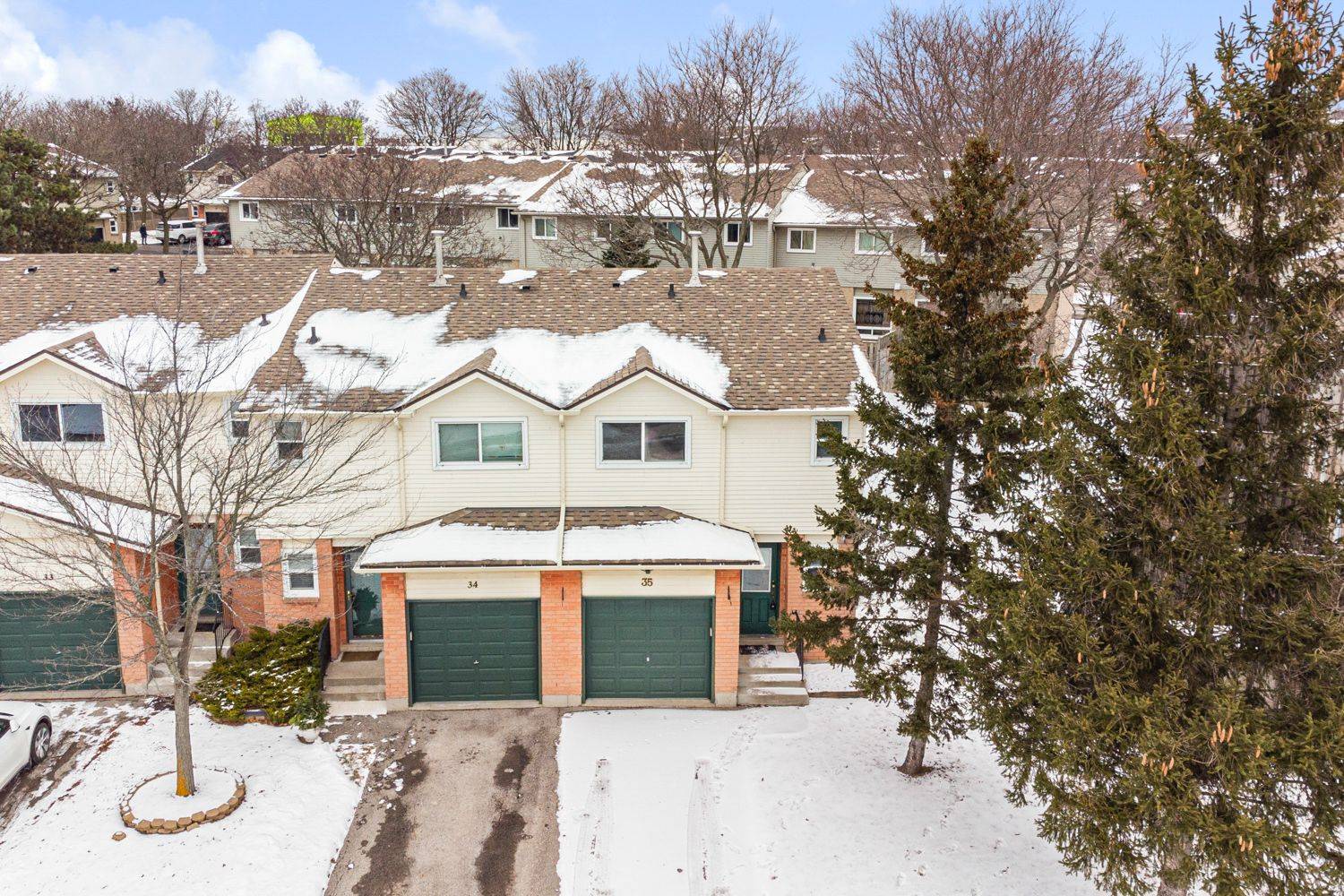 Hamilton, ON L8W 3T5,14 Derby ST #35