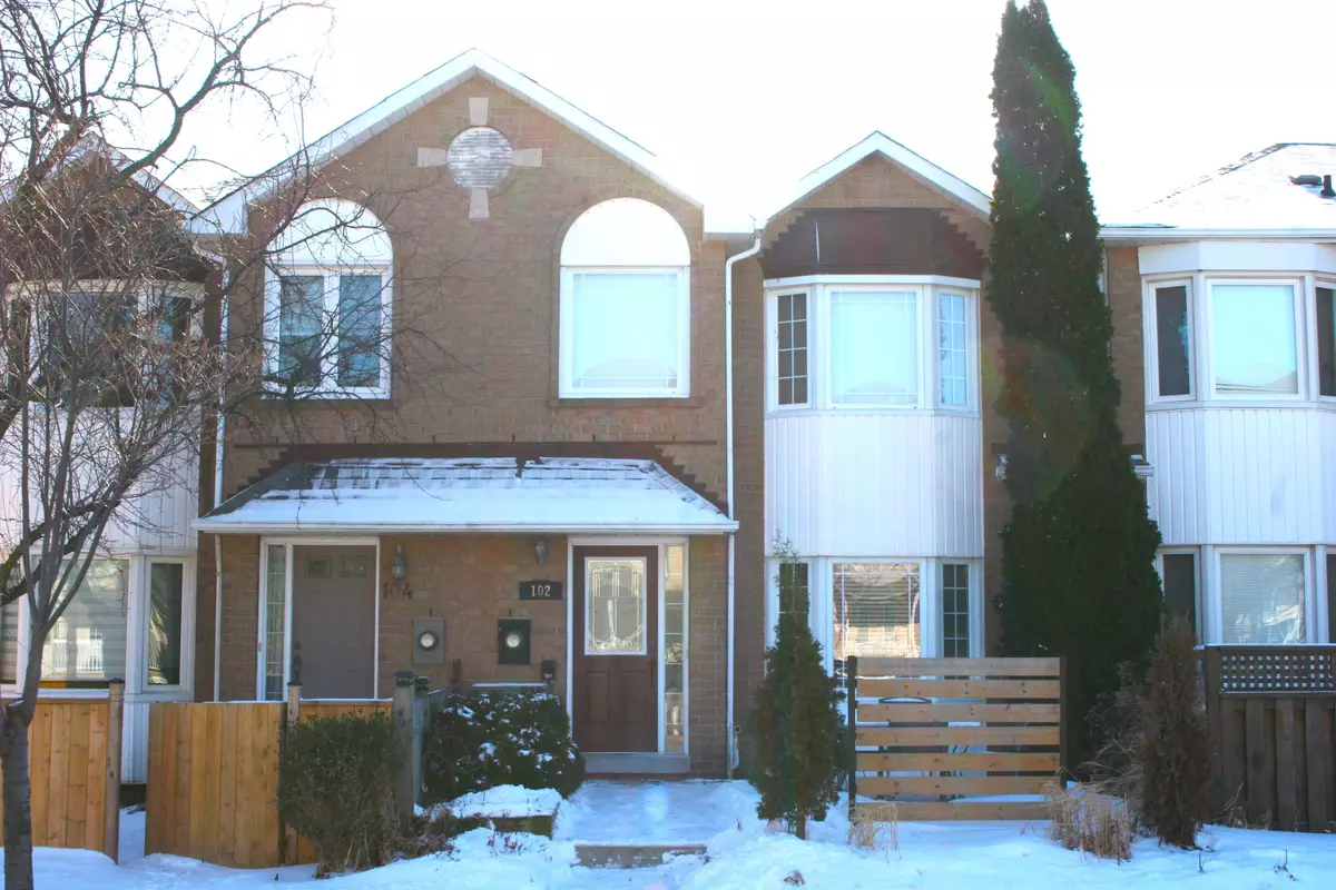 Oakville, ON L6H 6G3,102 Glenashton DR