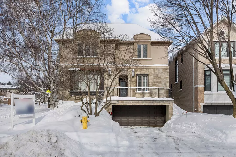 302 Brooke AVE, Toronto C04, ON M5M 2L2