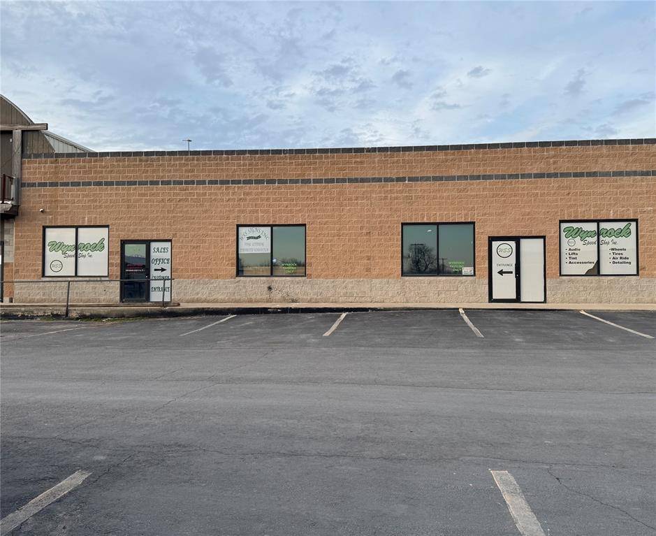 301 E Cherokee Street #E1 & E2, Lindsay, OK 73052