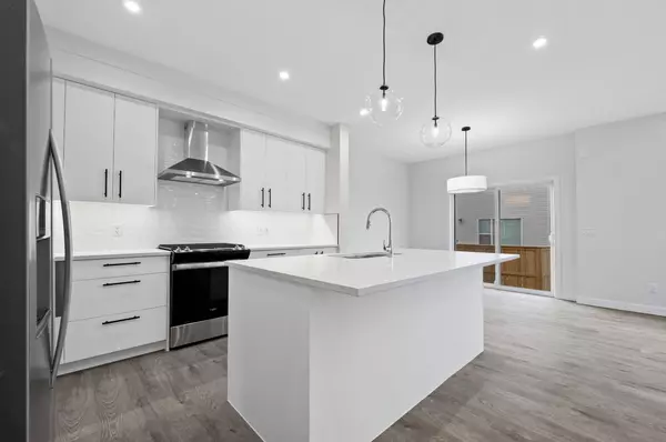 Calgary, AB T2X 4Y7,53 Walgrove PL Southeast