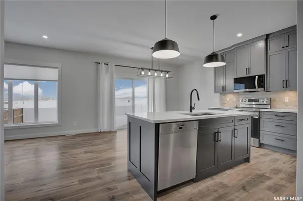 370 Chelsom MANOR, Saskatoon, SK S7V 1R2