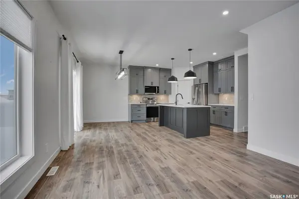370 Chelsom MANOR, Saskatoon, SK S7V 1R2