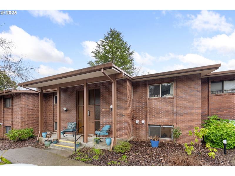 11510 SW CROWN DR #6, King City, OR 97224