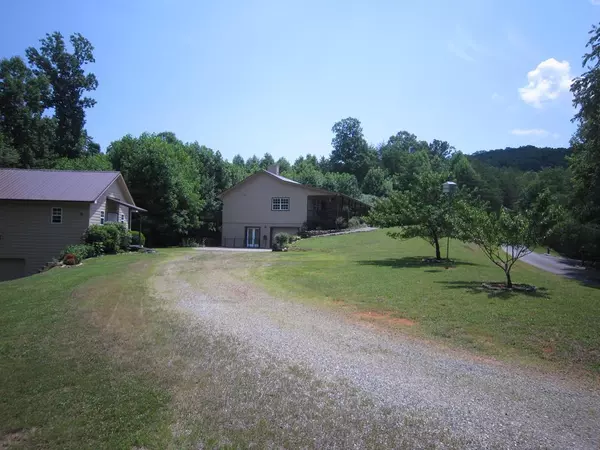 Warne, NC 28909,971 White Oak Drive