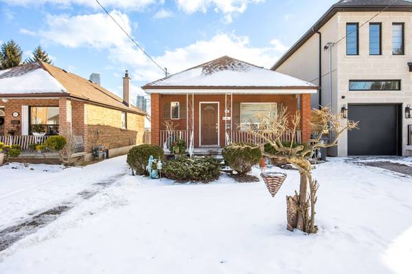 51 Ringley AVE, Toronto W07, ON M8Y 1P3