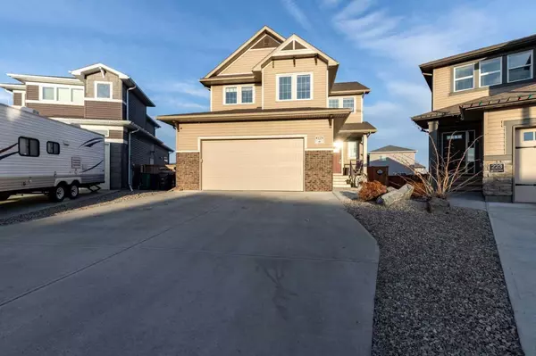 219 Moonlight CV West, Lethbridge, AB T1J 5M1