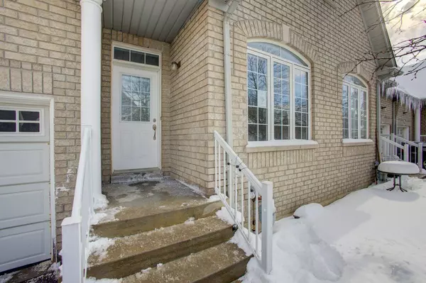 Oshawa, ON L1G 8G2,19 Niagara DR #27