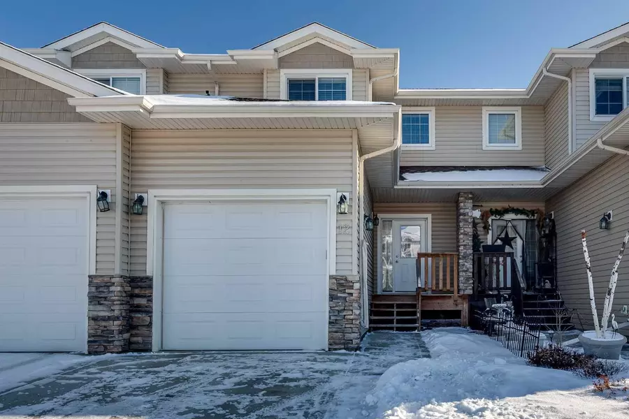 12 Ross Close, Sylvan Lake, AB T4S 0K4