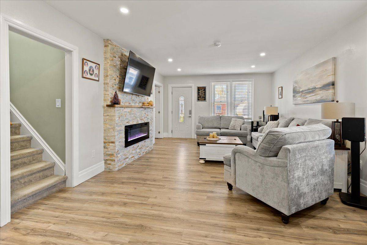 Cambridge, ON N1R 3V1,103 Norfolk AVE