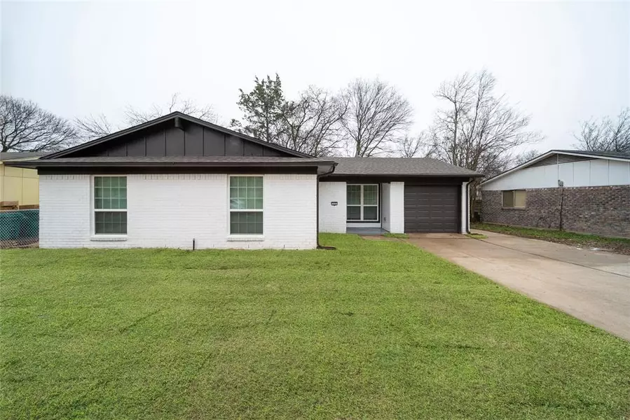 112 Bristol Drive, Cedar Hill, TX 75104