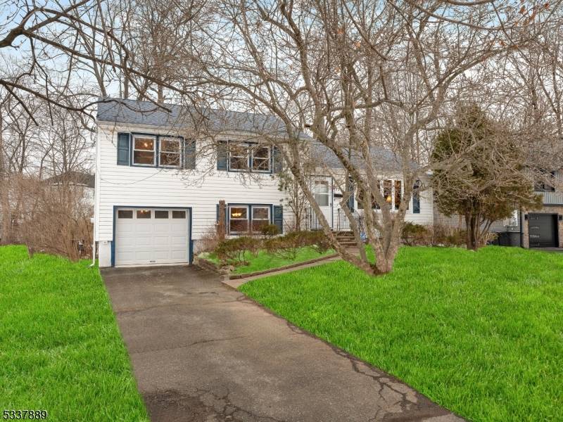 32 W Mcclellan Ave, Livingston Twp., NJ 07039