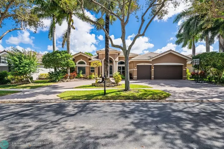 19450 Saturnia Lakes Dr, Boca Raton, FL 33498