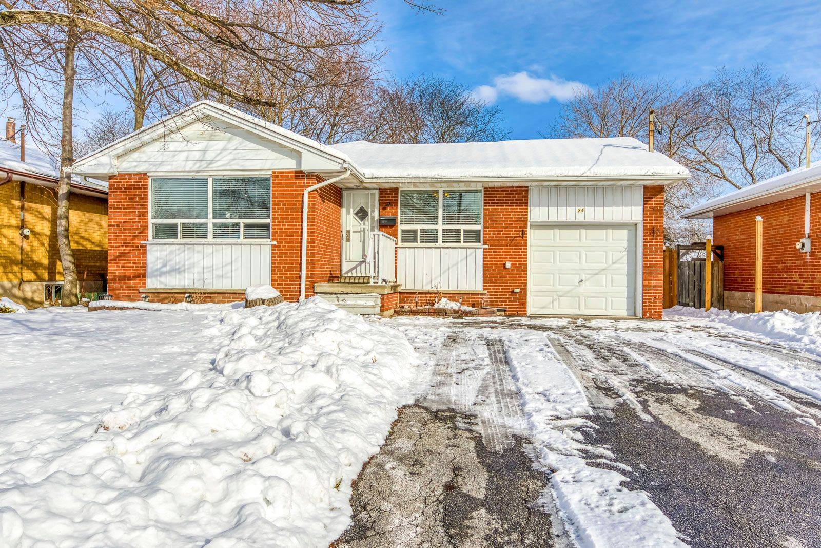 24 Swanhurst BLVD #Main, Mississauga, ON L5N 1B7