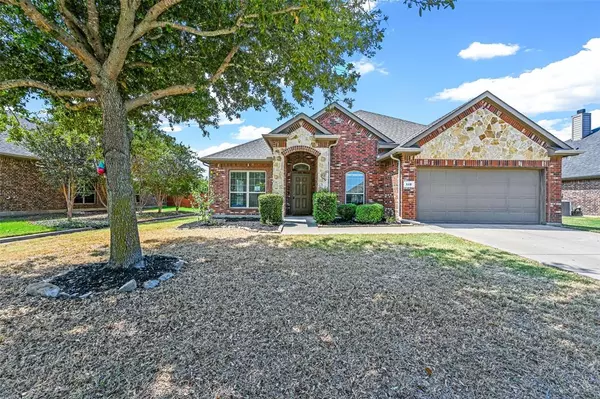 112 Lacy Oak Lane, Waxahachie, TX 75165