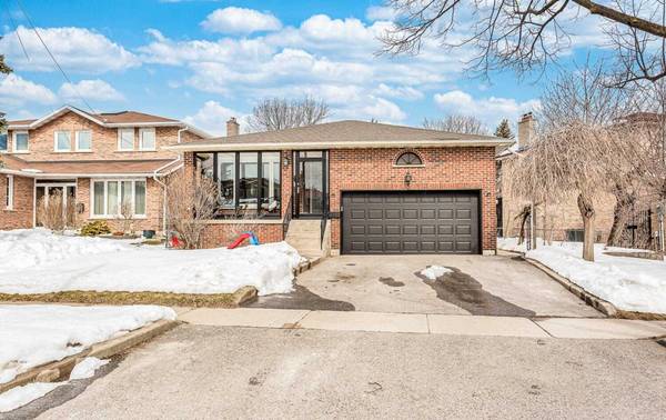 3 Panorama CRES N, Brampton, ON L6S 3T7