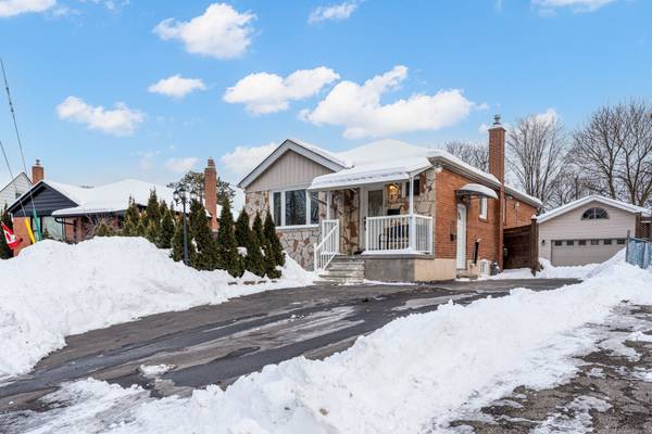 3 Jodphur AVE, Toronto W05, ON M9M 2J3