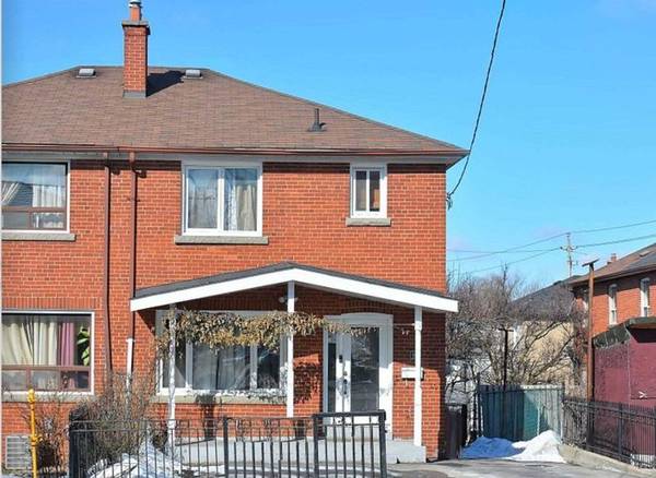 8 Porter AVE, Toronto W03, ON M6N 2G9