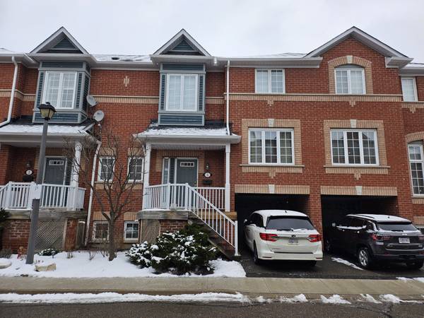 5031 East Mill RD #5, Mississauga, ON L5V 2M5