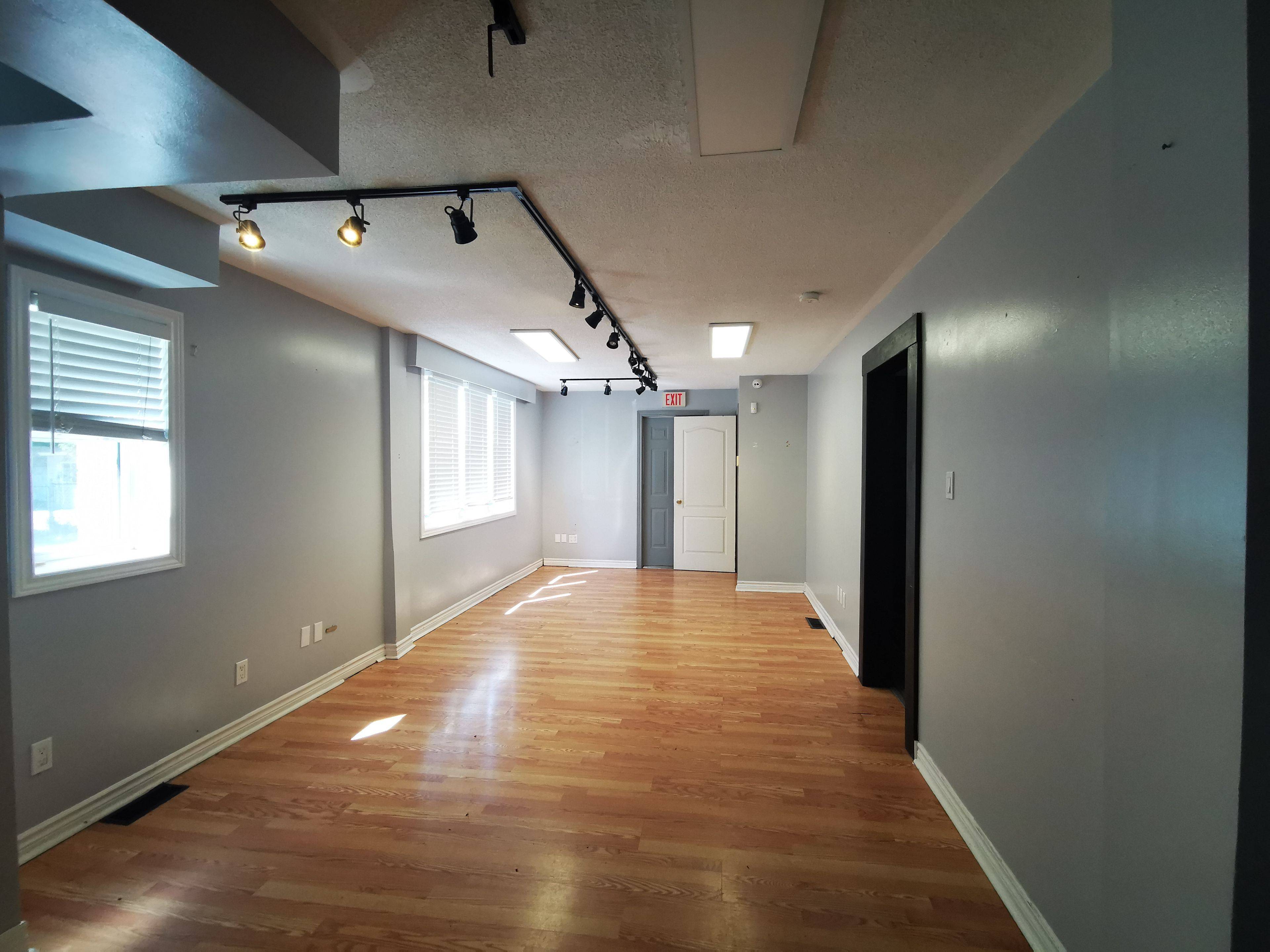 Georgina, ON L4P 2E1,422 The Queensway N/A S