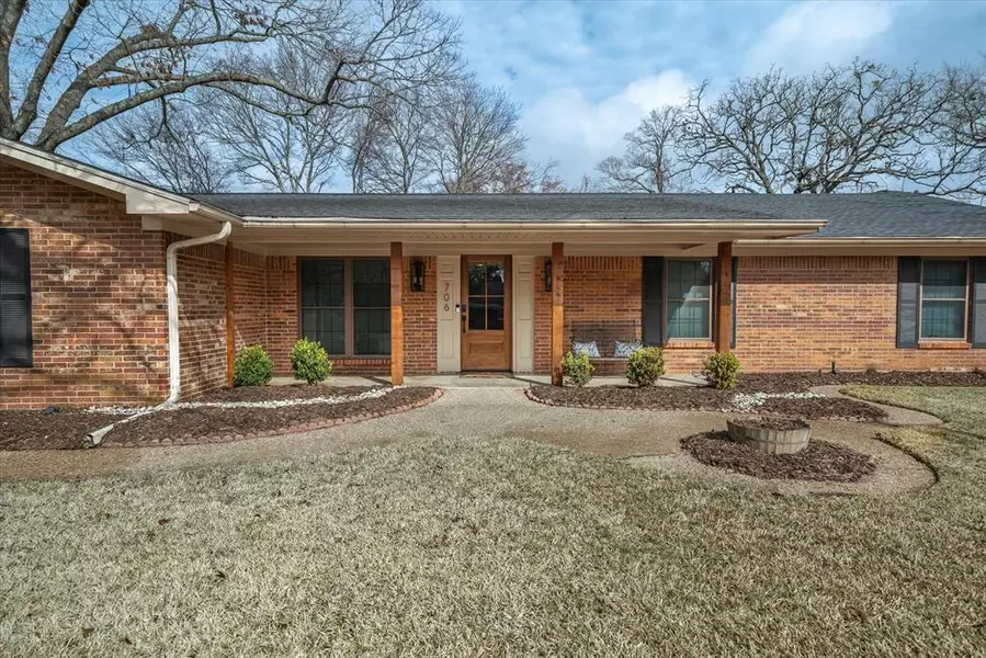 706 Sweetgum Lane, Lindale, TX 75771