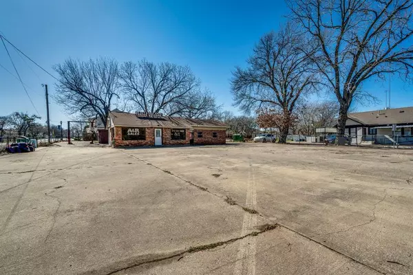 402 W Belt Line Road, Cedar Hill, TX 75104