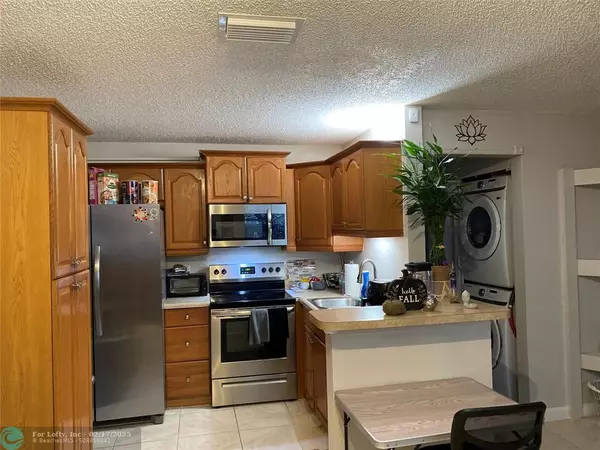 Coral Springs, FL 33065,2824 Coral Springs Dr  #2824