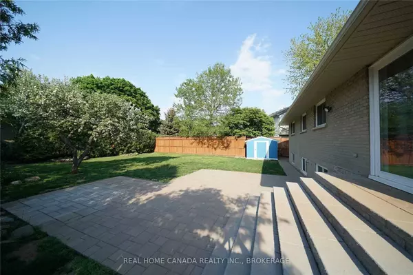 Oakville, ON L6H 2E6,1195 Holton Heights DR