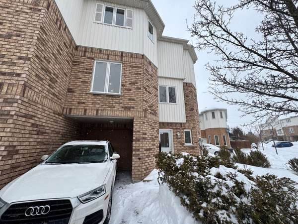 1540 Hummingbird CT, Pickering, ON L1V 7H8