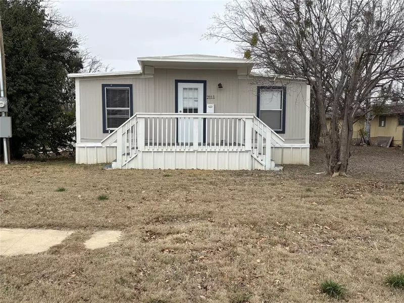 2111 D Avenue, Brownwood, TX 76801