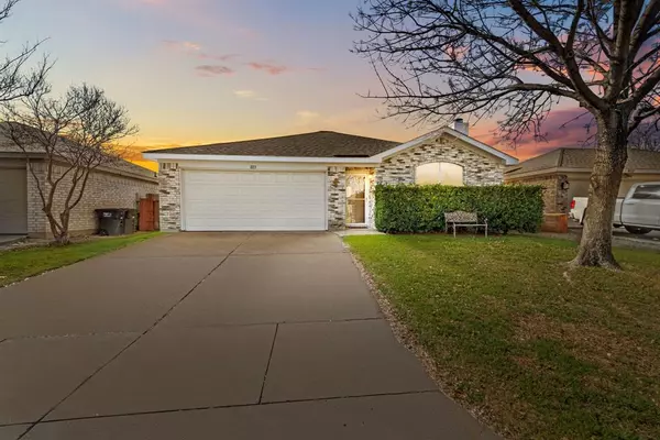 8113 E Summer Trail Drive, Fort Worth, TX 76137