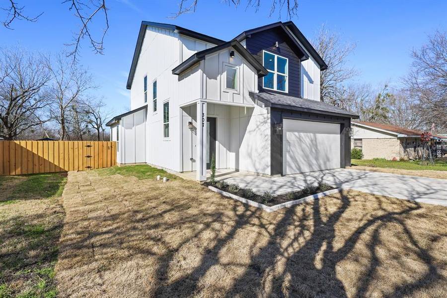 307 N 1st Street, Crandall, TX 75114