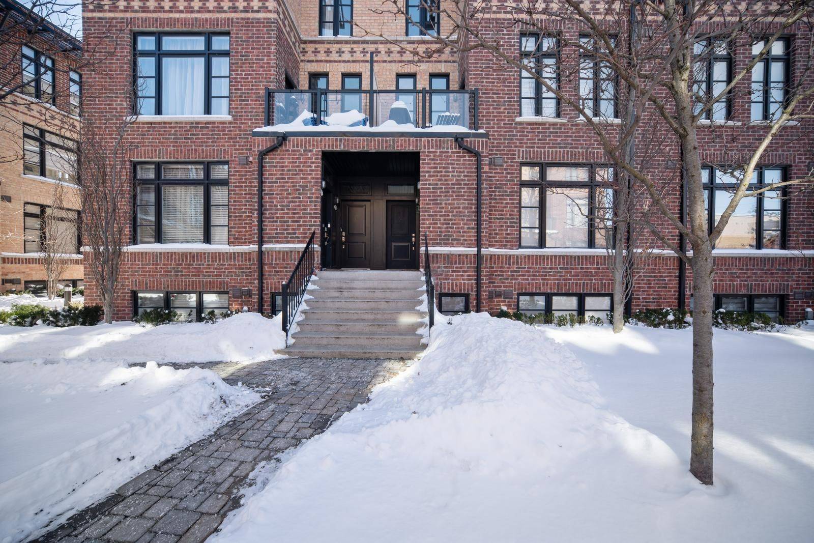 Vaughan, ON L4L 0G4,8167 Kipling AVE #48