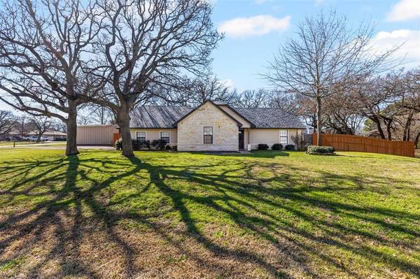 652 Holly Drive, Burleson, TX 76028