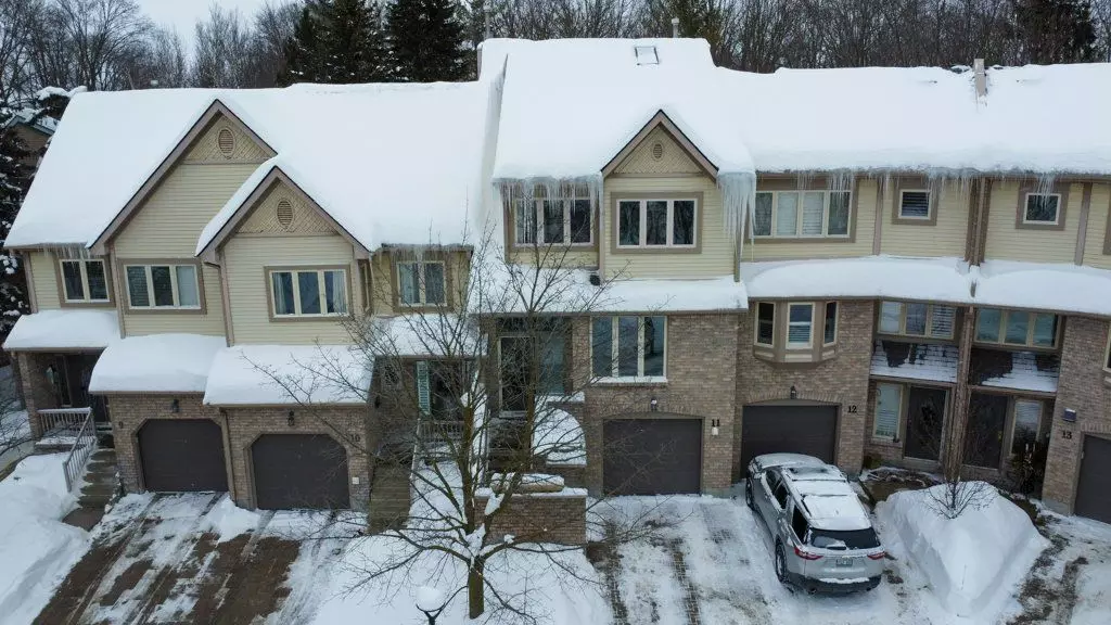 225 Benjamin RD #11, Waterloo, ON N2V 1Z3