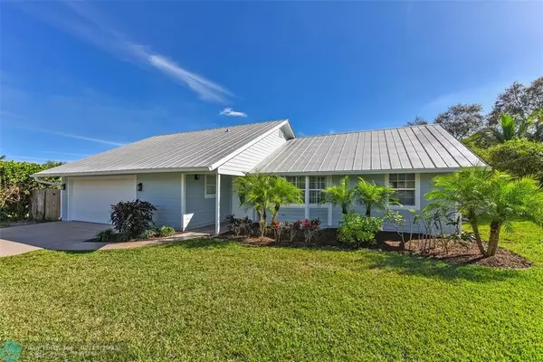 8918 SE Colony St, Hobe Sound, FL 33455