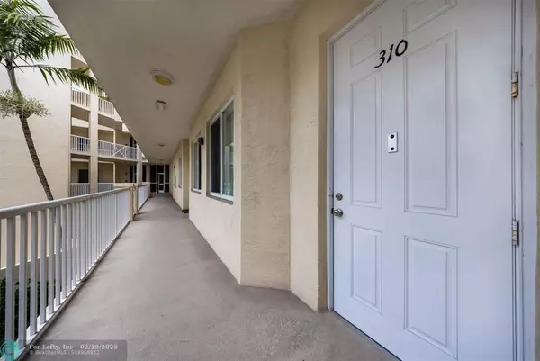 Pompano Beach, FL 33069,3600 Oaks Clubhouse Dr  #310