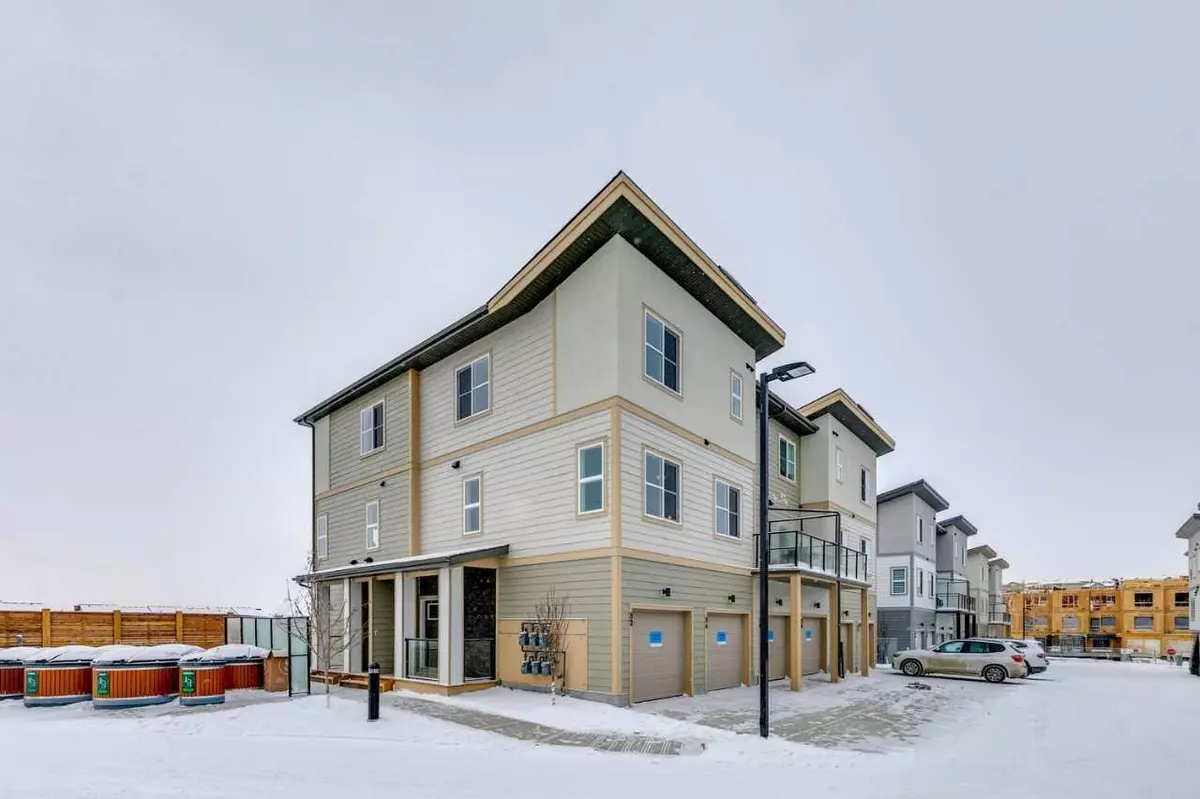 Calgary, AB T3H3V8,2117 81 ST SW #52