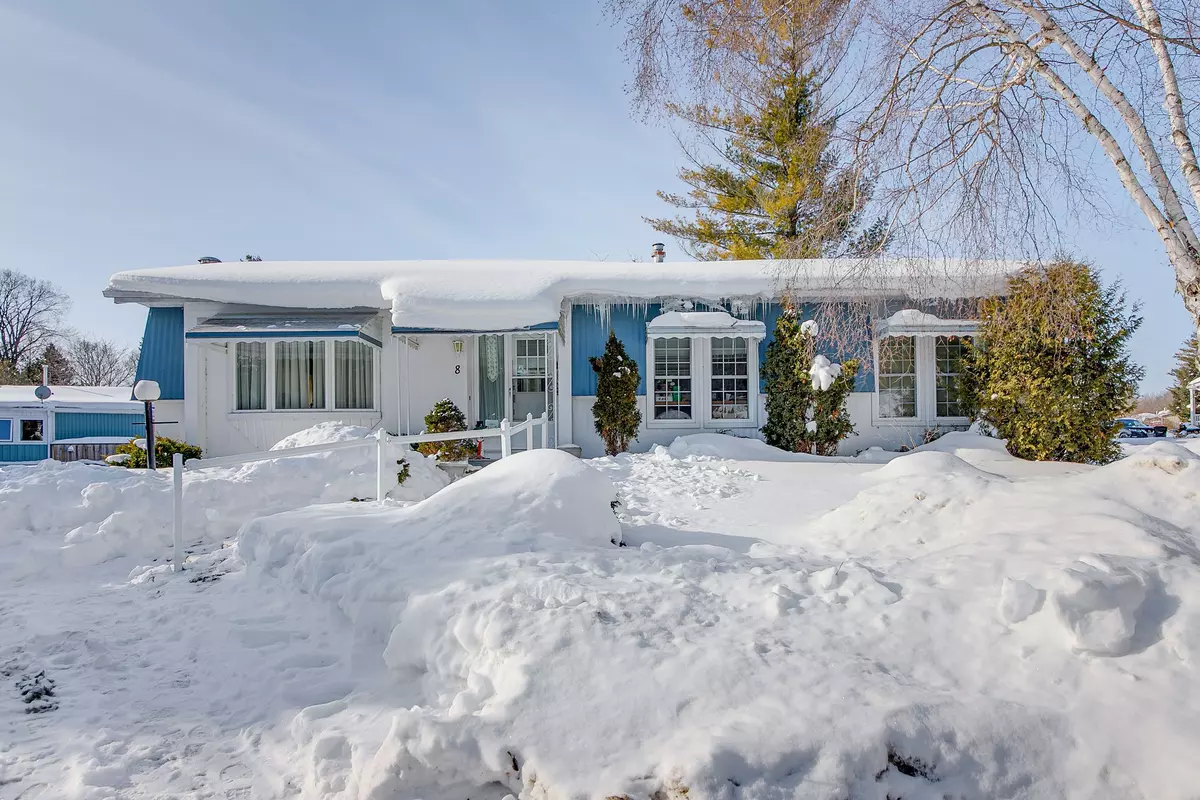 Innisfil, ON L9S 1M5,726-8 Honeysuckle LN