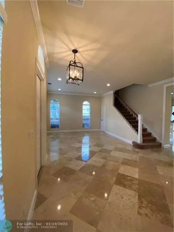 Boca Raton, FL 33487,105 Via Floresta Dr