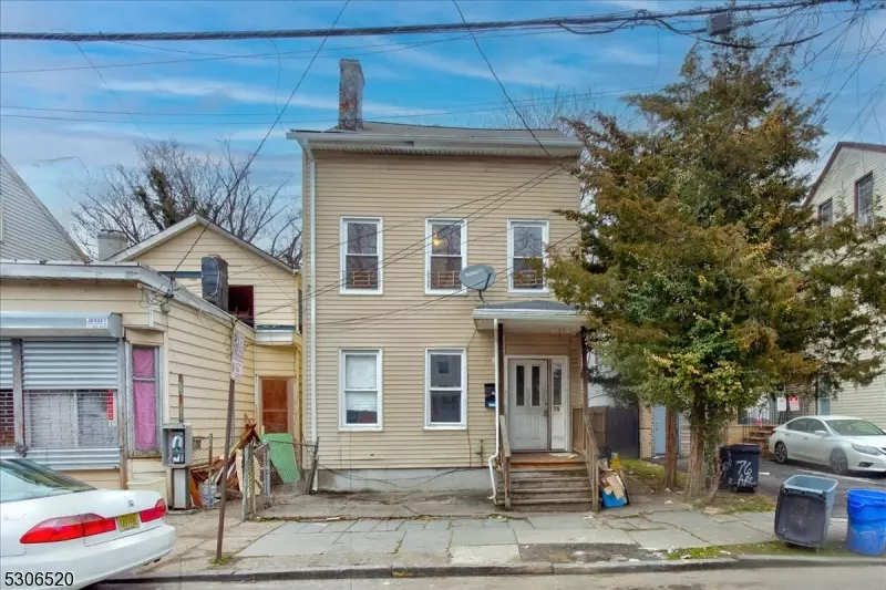 78 Arch St, Paterson City, NJ 07522