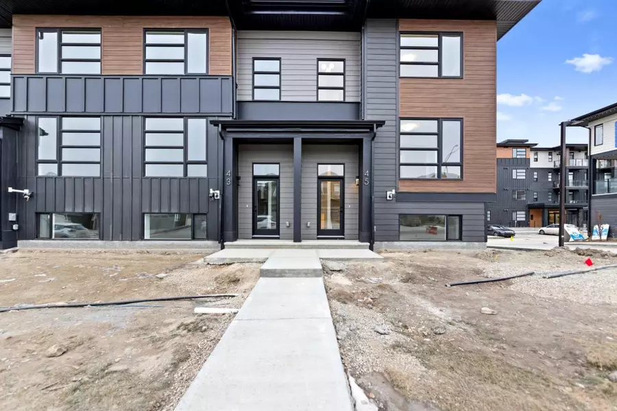 45 Lucas WAY Northwest, Calgary, AB T3P 2C7