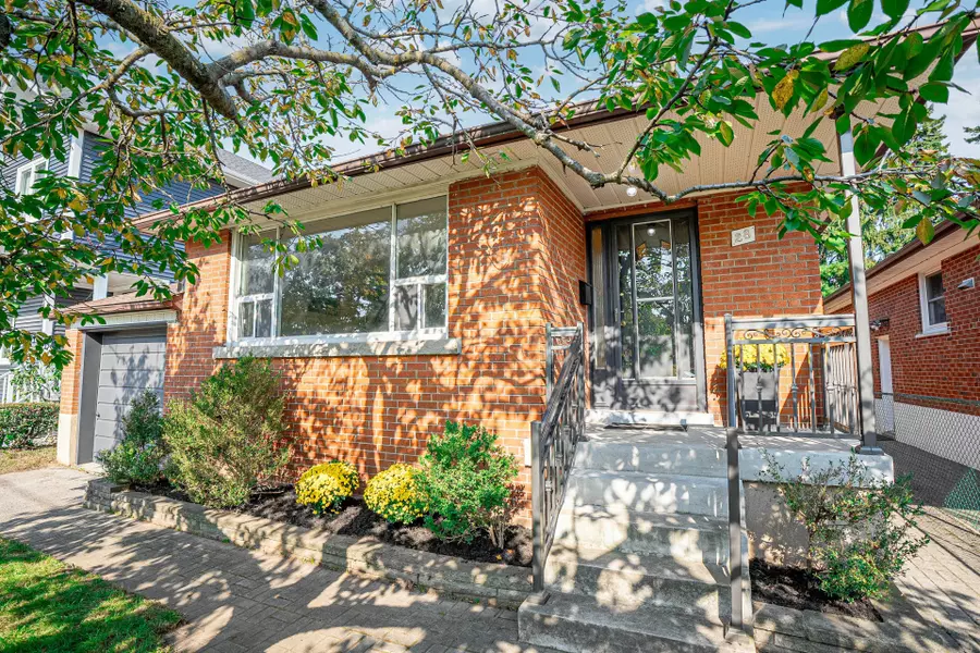 28 Cutler CRES, Toronto W06, ON M8W 2K5